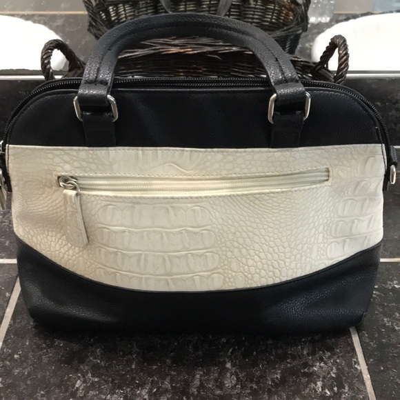 🛍👜Ellen Tracy Handbag - Picture 2 of 5